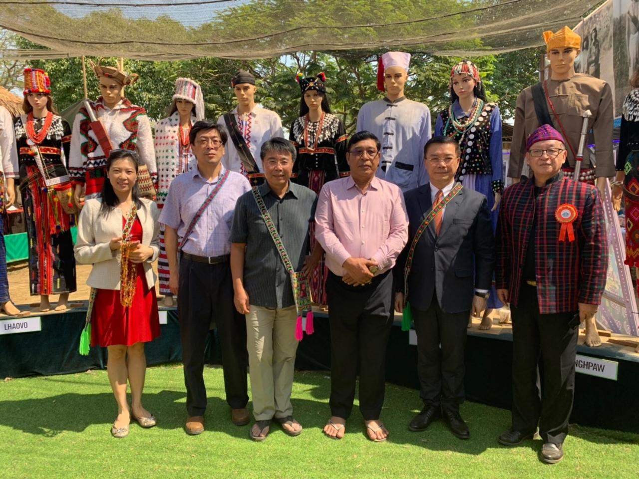 緬甸民族企業家協會(MEEA)與駐緬代表李朝成(中)、副參事張水庸、秘書林世政、秘書曾靖惠 合影