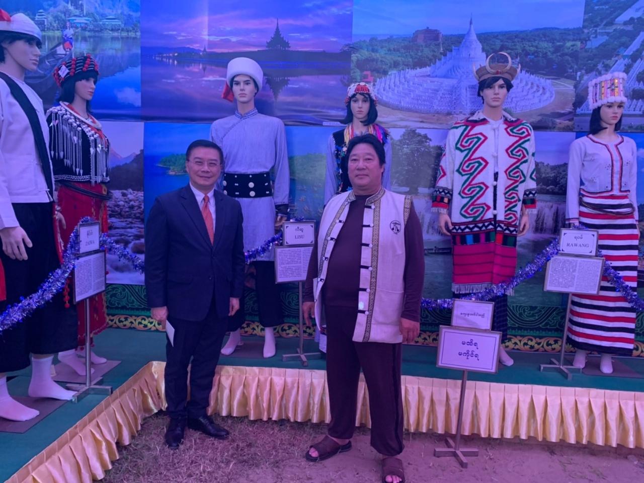 駐緬代表李朝成與緬甸民族企業家協會主席合影