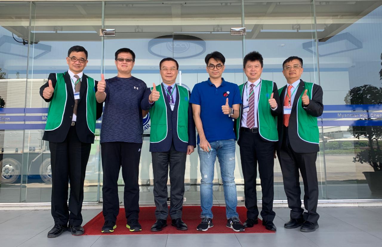 駐緬甸代表處李朝成代表偕同仁於3月13日上午拜會緬甸寶成公司歐進南經理及石仲遠財務長等，關心該公司在緬甸投資及營運情形，並就鞋業轉廠稅務優惠認定進展及處理勞資互動關係現況交換意見。

駐緬甸代表處李朝成代表(左)、緬甸寶成公司歐進南經理(右)、緬甸寶成公司石仲遠財務長 (左一)、經濟組蕭俊組長(左二)、僑務組張文華組長(右一)、以及經濟組李光興秘書(右二)合影