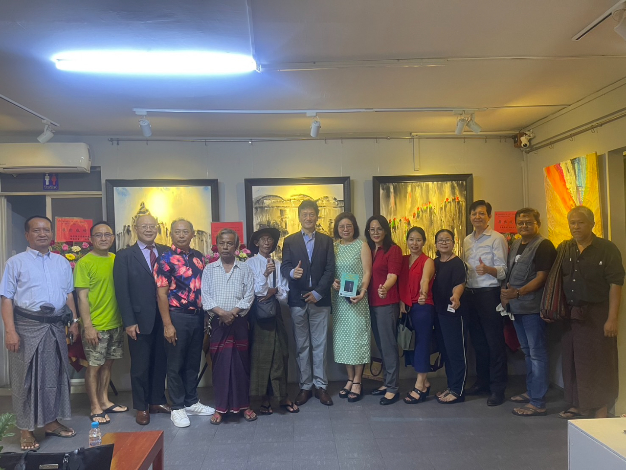113 年 3 月 29 日本處周大使參加「Progress on Art Journey:Art Exhibition 2024」緬甸畫展開幕。