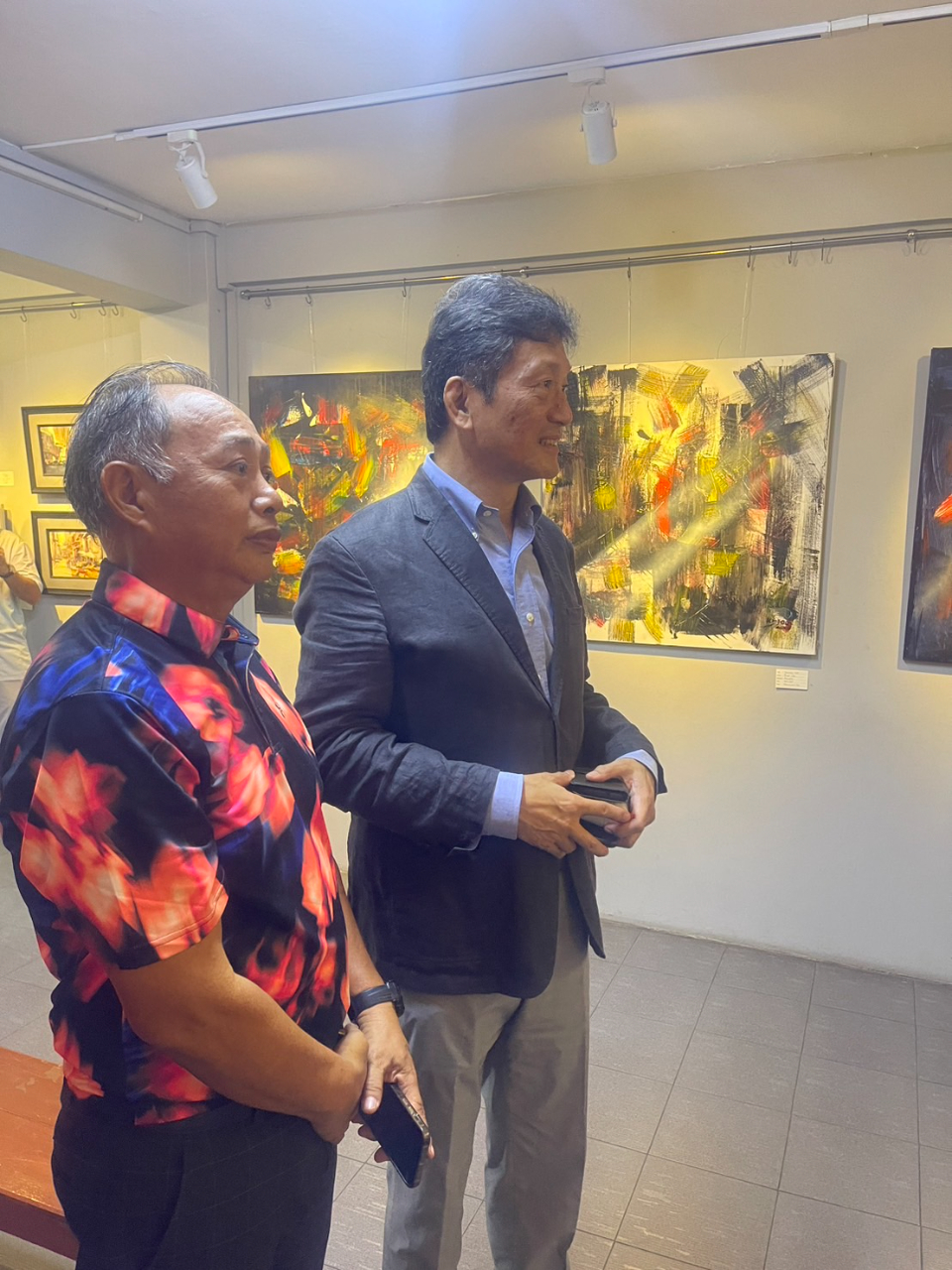 113 年 3 月 29 日本處周大使參加「Progress on Art Journey:Art Exhibition 2024」緬甸畫展開幕。