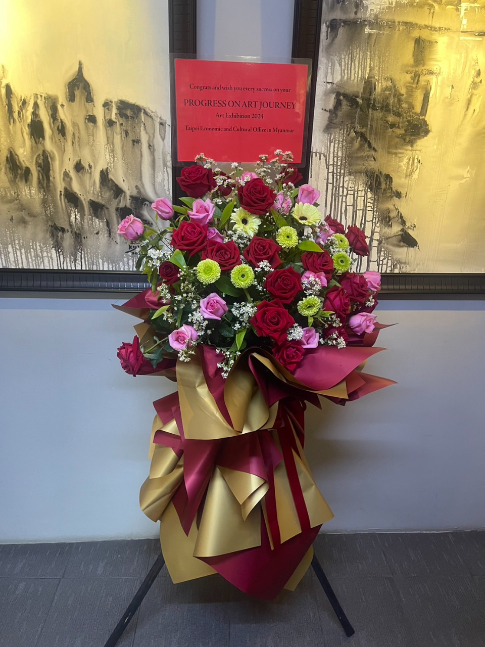 113 年 3 月 29 日本處周大使參加「Progress on Art Journey:Art Exhibition 2024」緬甸畫展開幕。