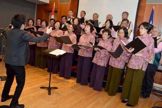 溫哥華著名台裔合唱團「白鷺鷥合唱團」演唱「台灣是寶島」及「美麗島」二首台灣經典名曲