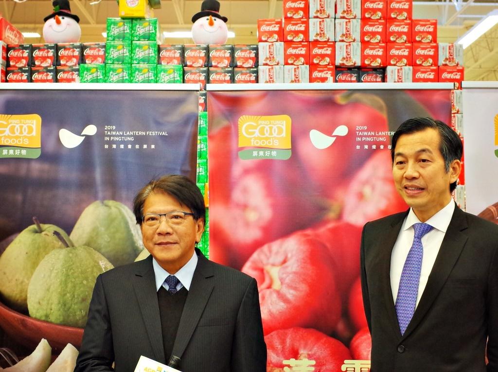 屏東縣長潘孟安與駐溫哥華辦事處處長陳剛毅合影