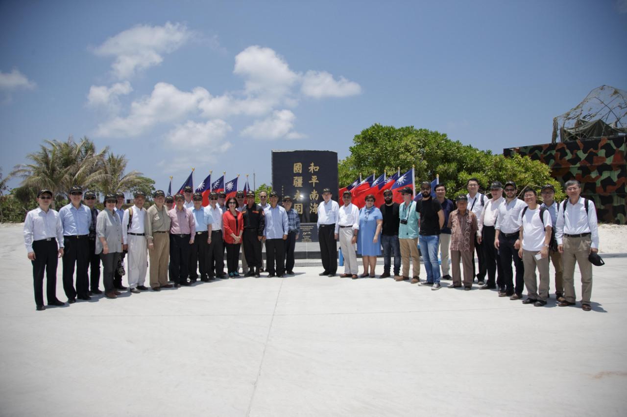Mr. Amb. Benjamin Liang, Amb. Hasjim Djalal, Mr. Chia-jung Ku, Mr. Nigel N.T. Li, and local and foreign scholars on Taiping Island.
