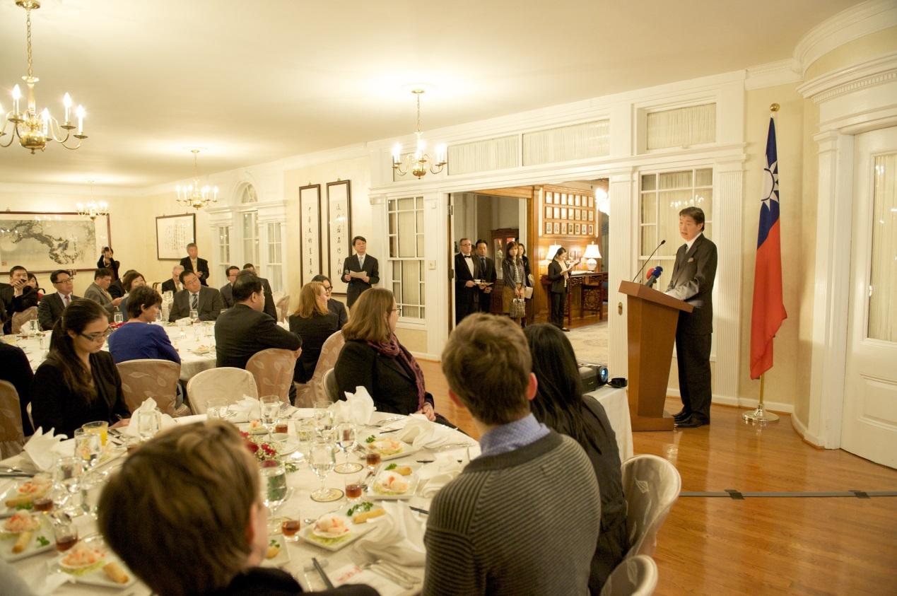 Representative Lyushun Shen (right) delivers opening remarks, speaking about the plights of Taiwan’s comfort women during WWII and asking to address the unsolved issues of Taiwan’s original servicemen in Imperial Japan as well.
U.S. Congressman Michael Honda (D-CA), Congresswoman Lois Frankel(D-FL), Congresswoman Michelle Lujan Grisham (D-NM) attended, as did scholars who participated in the international seminar on comfort women held by Asia Policy Point and US-Korea Institute of School of Advanced International Studies (SAIS), Johns Hopkins University.  Many media also attended the screening.
