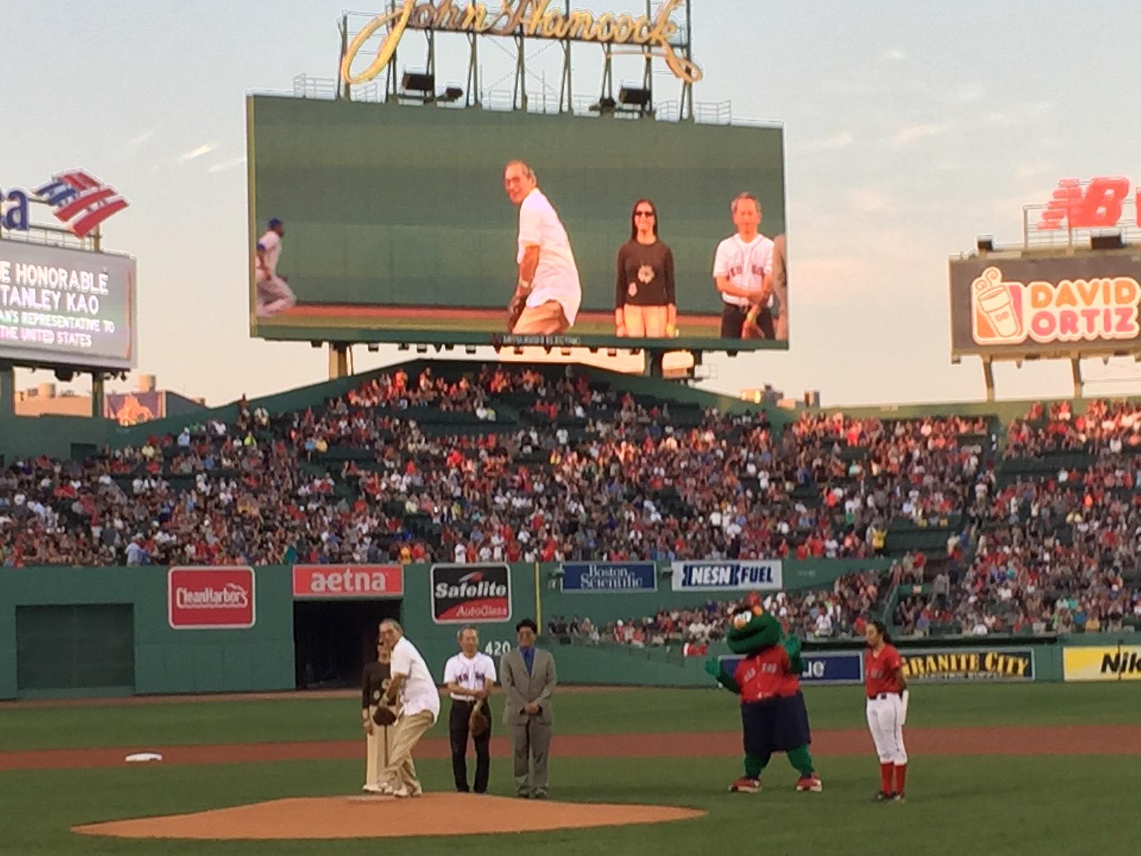 Taiwan's Representative to the United States Stanley Kao (高碩泰) throws out the first pitch at a Major League Baseball (MLB) game in Boston August 26, 2016, in which the Boston Red Sox played the Kansas City Royals.