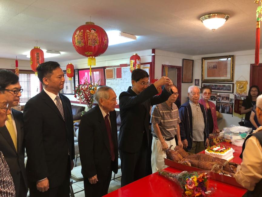 駐洛杉磯辦事處處長朱文祥大使抵任後即展開一連串拜會僑社行程，2018年6月5日赴羅省朱沛國堂祭祖。