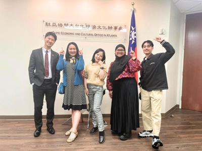 A Taiwanese teacher and students from Fayetteville State University in North Carolina visited the Taipei Economic and Cultural Office in Atlanta