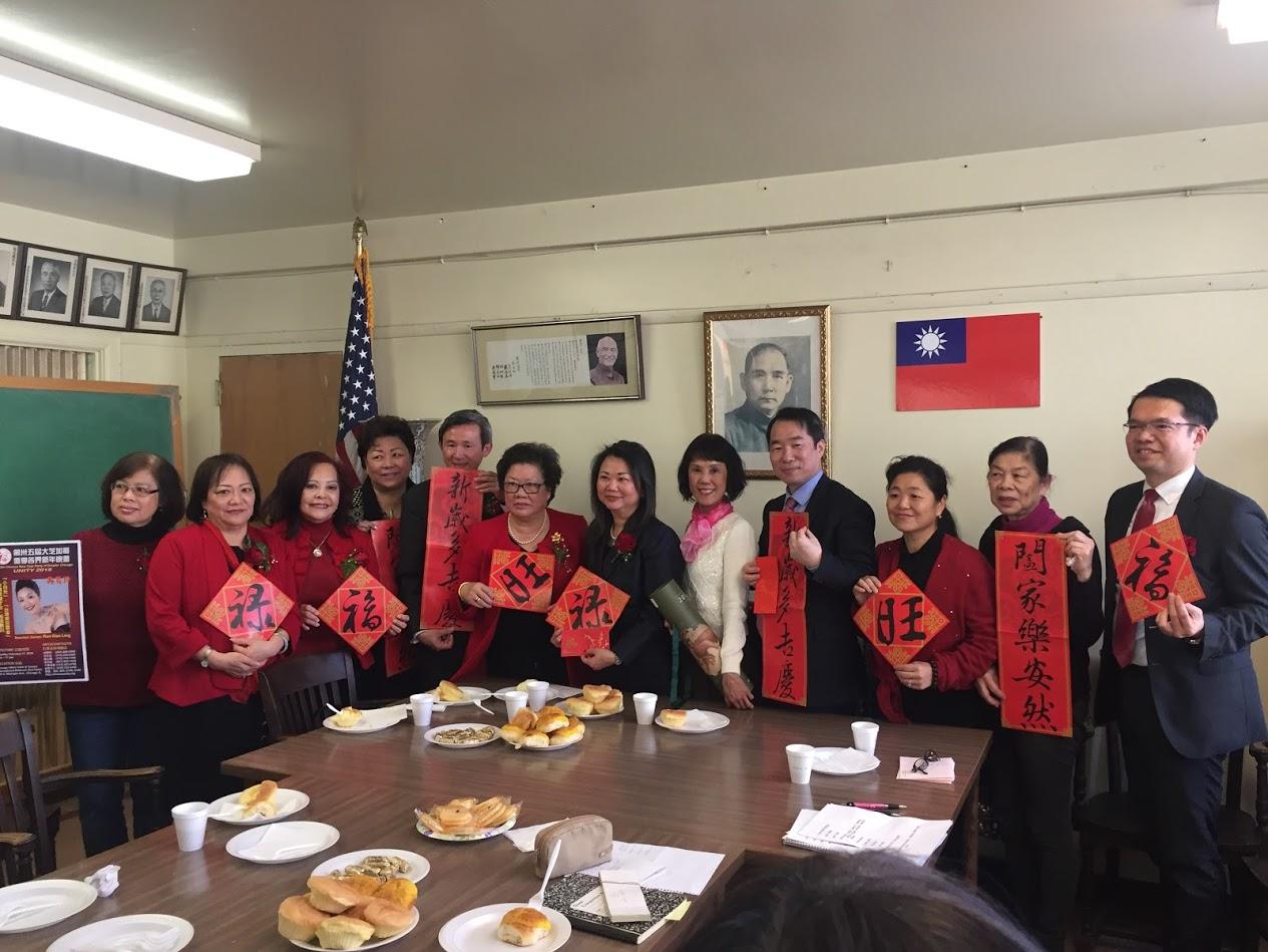 何處長一行拜會芝城華僑婦女會