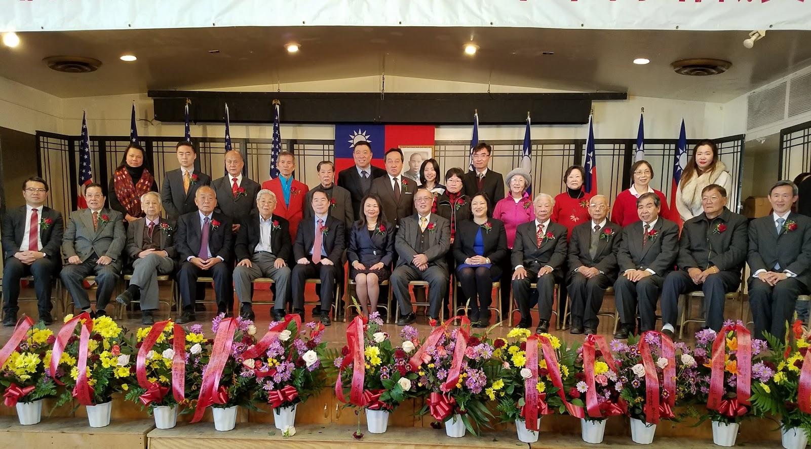 芝加哥全僑慶祝中華民國107年元旦暨芝加哥中華會館新舊職員交接典禮出席人員合影留念。