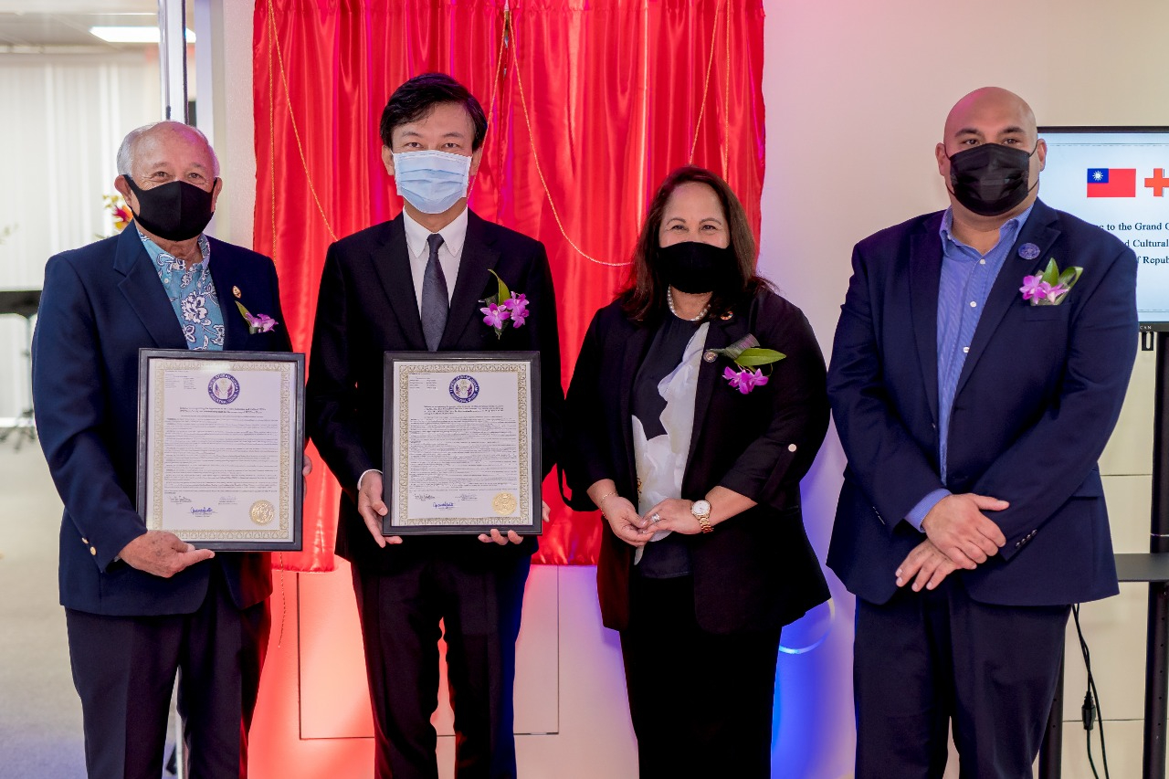 關島議會通過賀我國慶暨開館決議文