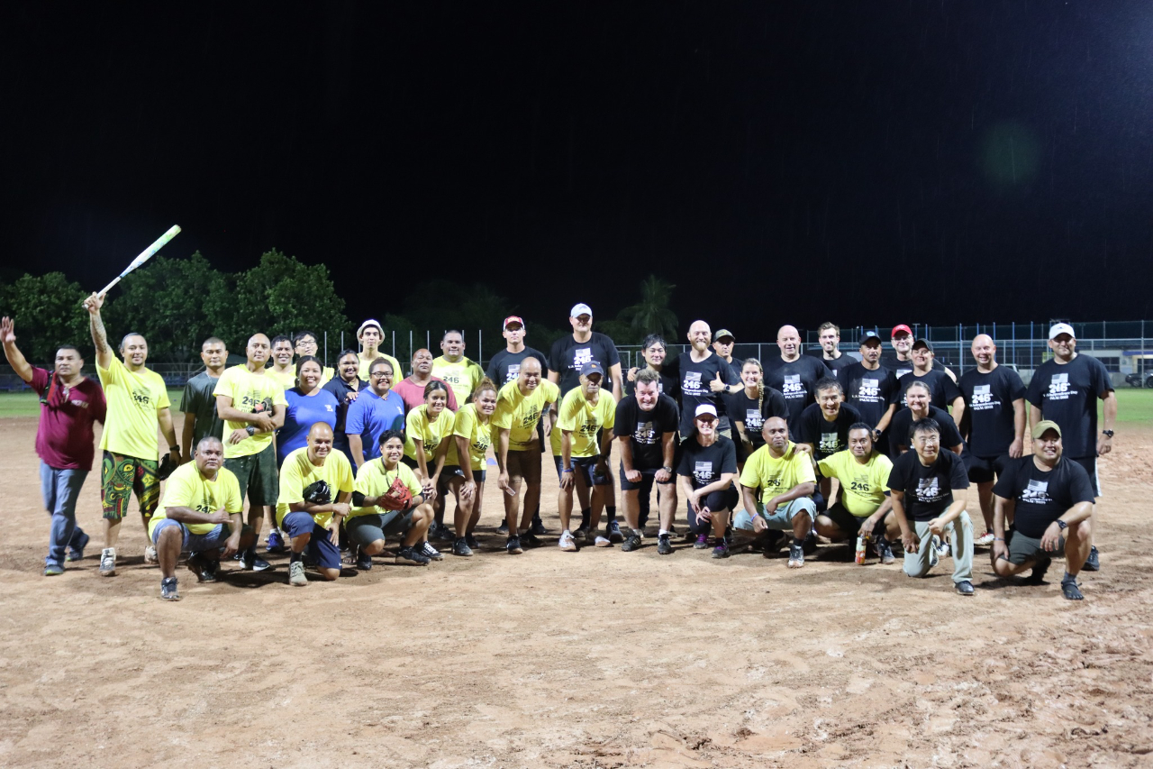 駐帛琉大使館參加美國獨立紀念日壘球錦標賽(The 246th US Independence Day softball tournament)
（圖）美國、澳洲、日本駐帛琉大使館、駐帛琉大使館黎倩儀大使、駐帛琉大使館副參事張水庸合影
