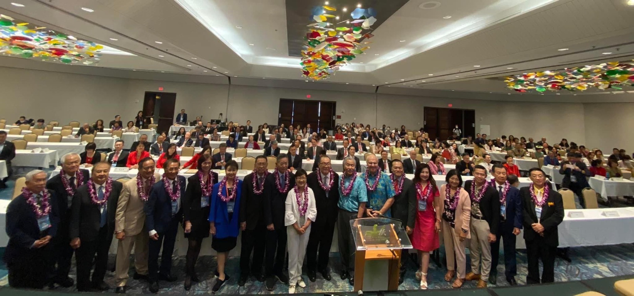 2022年11月19日林暉程處長應邀出席「北美洲台灣商會聯合總會」第35屆第2次理監事聯席會議開幕典禮，與僑委會徐副委員長佳青及夏威夷州長David Ige、檀香山市長Rick Blangiardi、夏威夷州參議員Sharon Moriwaki、州眾議員Adrian Tam等人合影