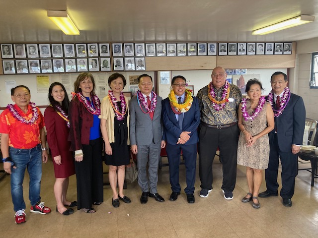 2023年1月1日林暉程處長夫婦拜會夏威夷林西河堂受到宗親新任主席譚惠添(右四)及前任主席林子安 (右三)誠摯歡迎