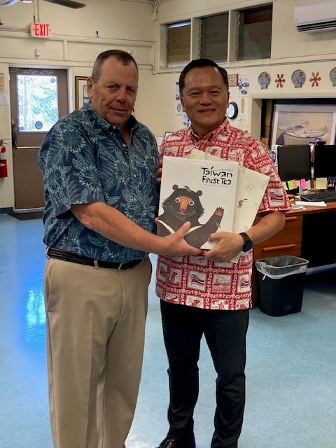 2023年7月11日林暉程處長應邀於「美國海軍聯盟檀香山分會」演講
由該夏威夷區會長Larry Osborn接待歡迎
