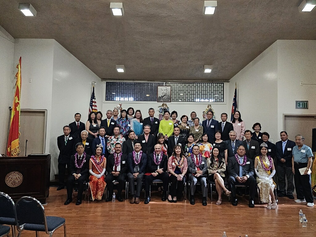 2024年1月7日林暉程處長與檀香山各界領袖共同祝賀夏威夷中華總會館新任主席及職員就職