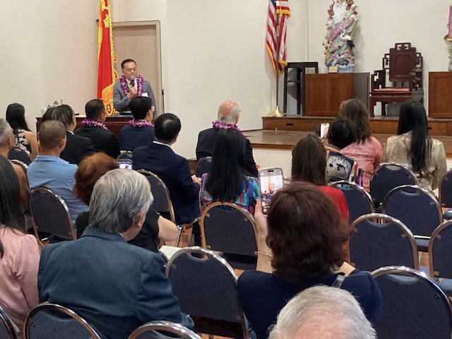 2024年1月7日林暉程處長應邀於夏威夷中華總會館新任主席及職員就職茶會中致賀詞，期許中華總會館未來與駐處深化合作關係