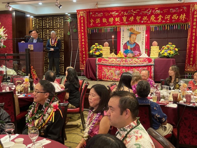 2024年5月19日林暉程處長致詞感謝夏威夷林西河堂歷任會長與駐處深厚情誼, 並向宗長宗彥問好賀年