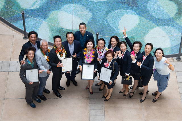 Director General Richard Lin(L5) was invited by State Representative Adrian Tam(L6) to join the ceremony hosted by the Hawaii State Senate and State House of Representative, honoring the Taiwanese Chamber of Commerce North America Hawaii Chapter and the Global Federation of Chinese Business Women Hawaii Chapter, for their long term contribution to Hawaii-Taiwan Relationships and Cooperation.
<br>
Photo Credit to Craig Kojima