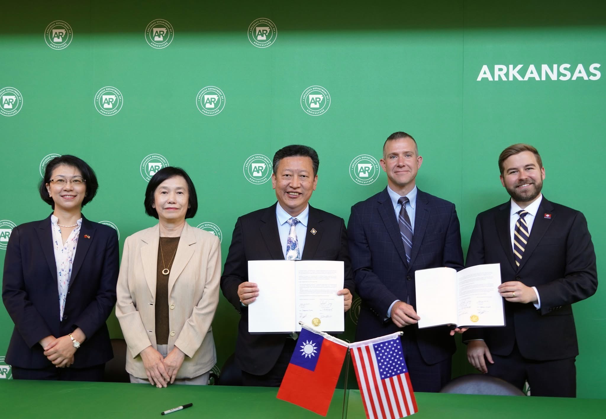 台灣農訪團與阿肯色州完成採購意向書簽署鞏固台美農業合作與經貿夥伴關係- 駐休士頓台北經濟文化辦事處Taipei Economic and  Cultural