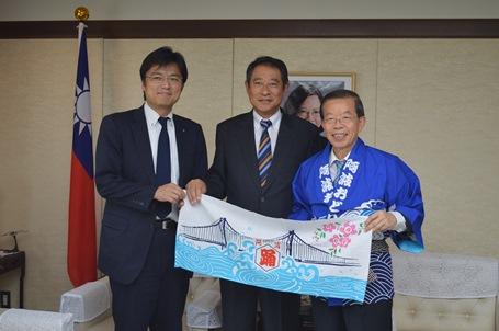 謝長廷･駐日代表〈照片右〉、田中良･杉並區長〈中〉、加藤剛士･名寄市長〈左〉