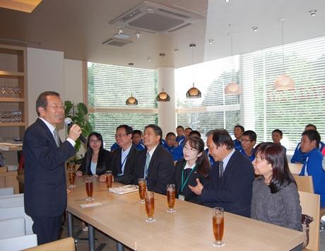 謝長廷･駐日代表〈照片左1〉、代表隊團長 許裕陞･台北市教育局科長〈左4〉