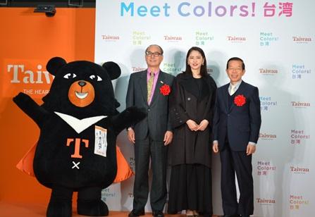 照片右起 駐日代表･謝長廷 日本女星･長澤雅美 觀光局國際組長･林坤源 觀光局吉祥物 喔熊