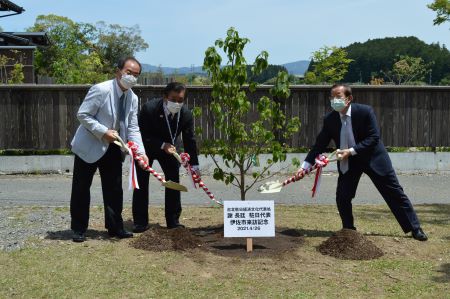 謝長廷·駐日代表(照片右)、橋本欣也·鹿兒島縣伊佐市長(左2)