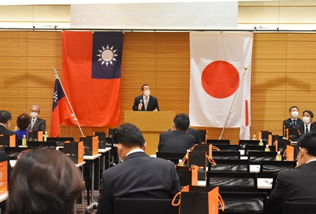 駐日代表謝長廷、駐日副代表蔡明耀10月19日應邀出席日華議員懇談會「雙十國慶訪台團」報告會。謝代表在會中致詞。
