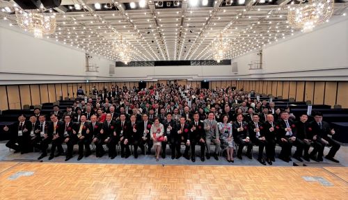 謝長廷･駐日代表(照片前排右10)、陳五福·亞洲台灣商會聯合總會總會長(前排右11)、蘇嘉全·臺灣日本關係協會會長(前排右9)、童振源·僑務委員會委員長(前排右8)、俞秀霞･日本台灣商會聯合總會總會長(前排右12)