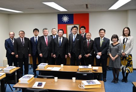 李世丙･駐日副代表(照片右6)、中平均･岩手縣議會台灣友好議員聯盟會長(左6)及聯盟議員等合影。
