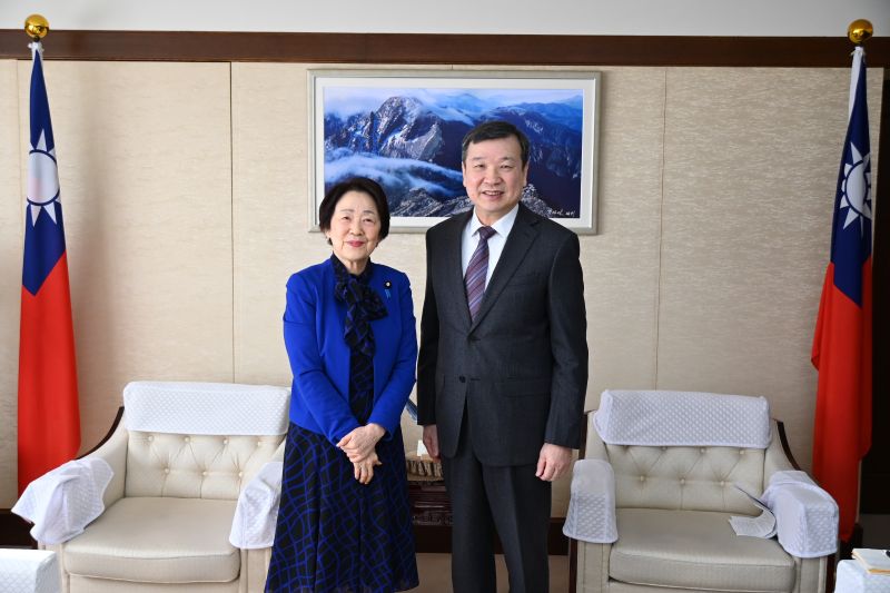 駐日代表李逸洋(照片右)、參議員山谷えり子 (左)
