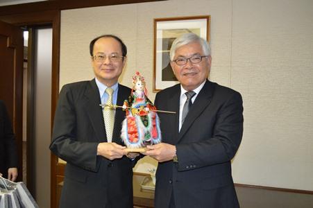 李進勇・雲林県長（右）、沈斯淳・駐日代表（左）