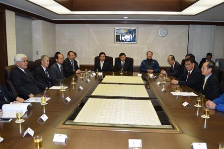 李進勇・雲林県長（左１）、沈斯淳・駐日代表（右１）