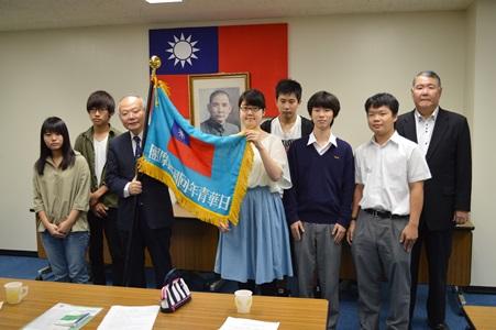 郭仲熙・駐日副代表（左３）