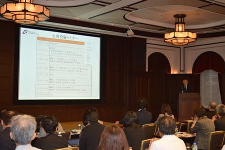 あいさつする郭仲熙・駐日副代表