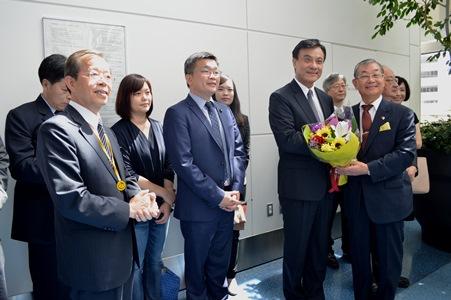 蘇嘉全・立法院長（前右２）、毛友次・日本中華聯合総会会長（前右１）
蔡其昌・立法院副院長（前左２）、謝長廷・駐日代表（前左１）
