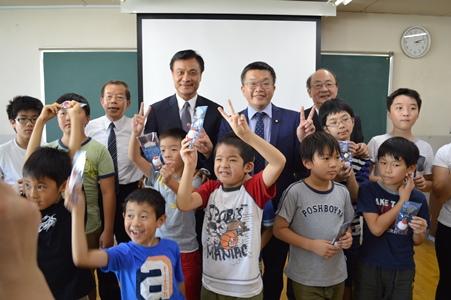 最後列左より、謝長廷・駐日代表、蘇嘉全・立法院長、蔡其昌・立法院副院長、柯建銘・立法委員