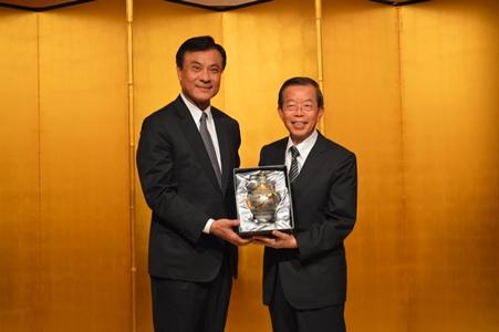 蘇嘉全・立法院長（左）、謝長廷・駐日代表（右）