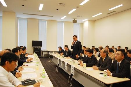 蘇嘉全・立法院長（写真右側前列右５）、謝長廷・駐日代表（同４）、民進党の蓮舫・代表代行（左列左４）、枝野幸男・幹事長（同５）
