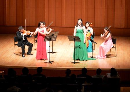 台湾の名曲の数々を演奏した故郷室内楽団