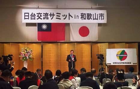 挨拶する謝長廷・駐日代表