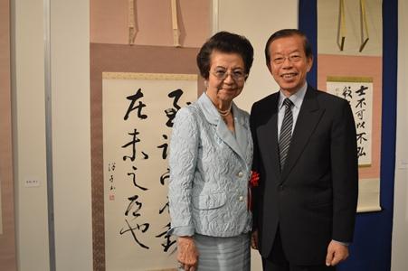 謝長廷・駐日代表（右）と安倍洋子・雍容苑会長（左）