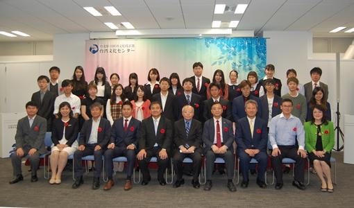 郭仲熙・駐日副代表（前列右５）
