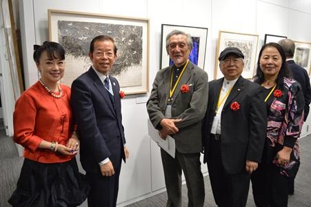 写真左より、版画家のジュディ・オング倩玉さん、謝長廷・駐日代表、中林忠良・東京藝術大学名誉教授、鐘有輝・財団法人巴黎文教基金会執行董事、林雪卿・台北市立大学教授