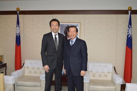 謝長廷・駐日代表（右）、福田峰之・衆議院議員（左）