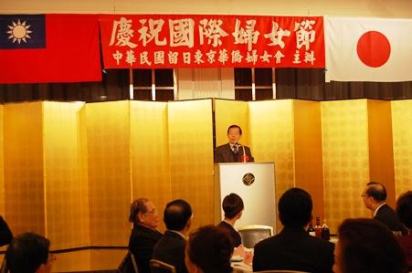 あいさつする謝長廷・駐日代表
