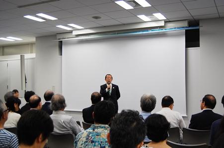 挨拶する謝長廷・駐日代表
