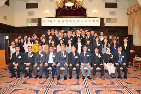 郭仲煕・駐日副代表（右５）、潘振宇・台湾科学技術協会理事長（左４）